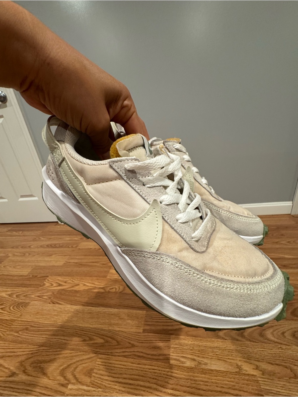 Nike Women’s Beige casual Shoes Low Top Mesh Suede Lace-Up Breathable Sneakers - Picture 3 of 10